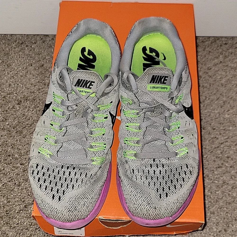Nike running shoes womens 8.5 - Picture 3 of 5
